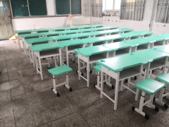 达州市百节镇木子中心学校采购的200套课桌椅安装完成